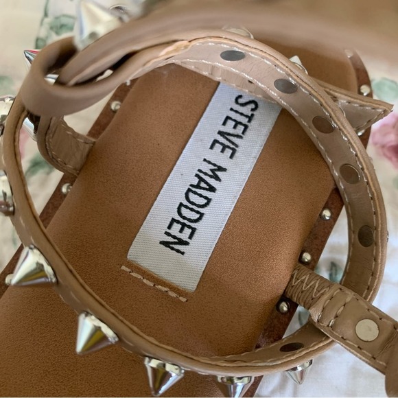 Steve Madden | 7.5 studded silver and tan sandals gladiator style - Picture 6 of 6